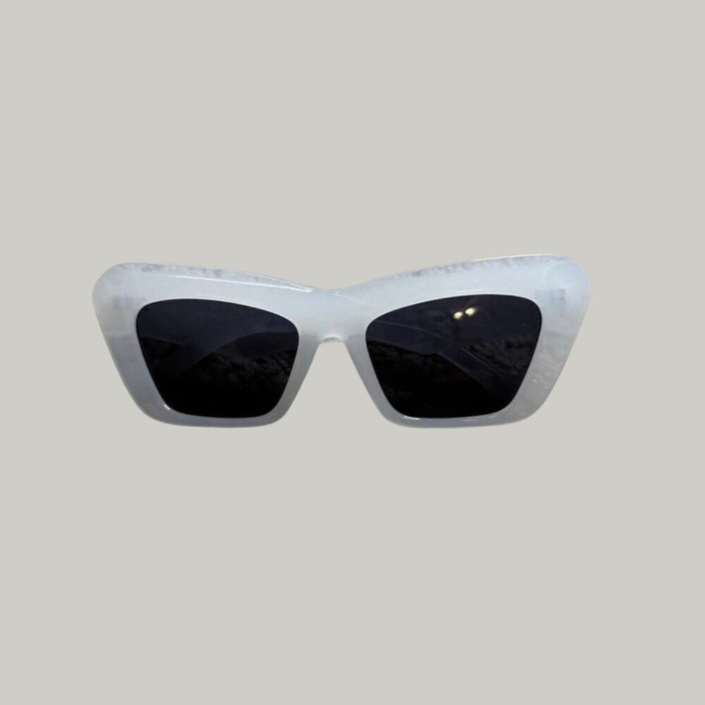 LIKE NEW Snowglobe Sunglasses